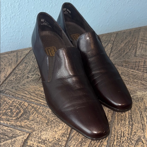 Munro American Women’s Slip-On Leather Shoes Brown - Picture 5 of 17